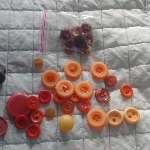 Vintage Buttons - Picture 5 of 14